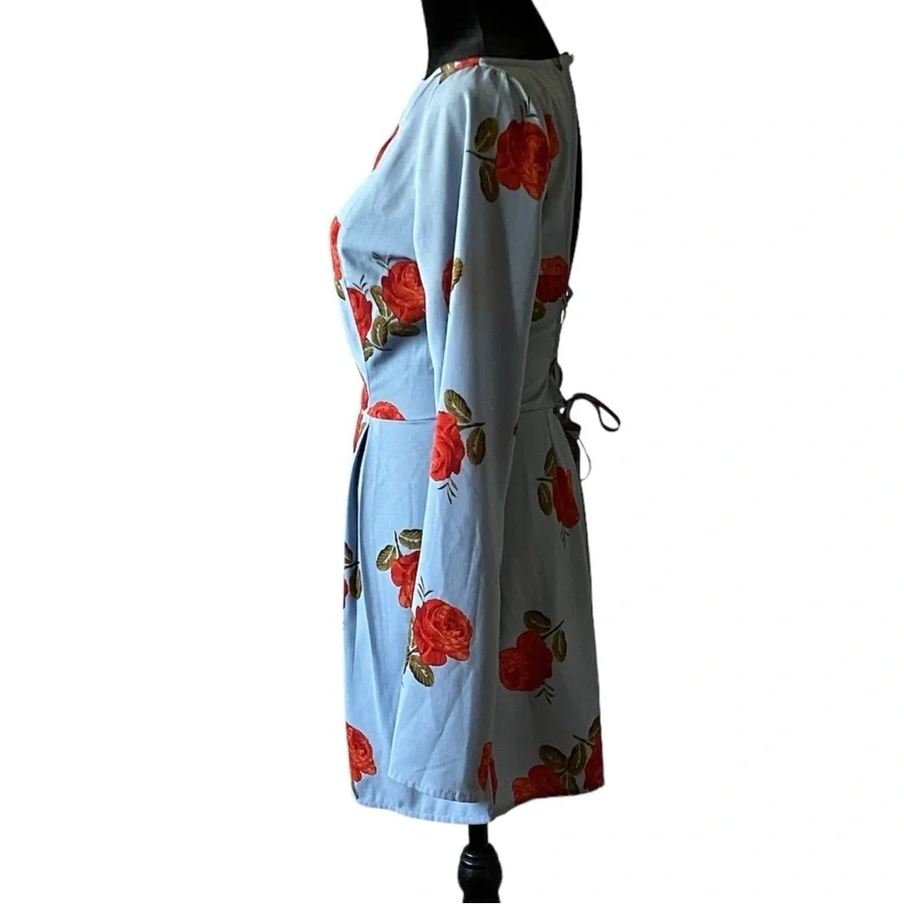 Urban outfitters rose floral romper blue size medium​​​ - Picture 3 of 6